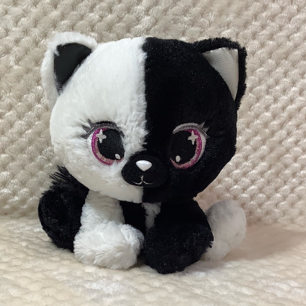 GUND P Lushes Pets Lady Luna Plush 6.5 inch Black and White
